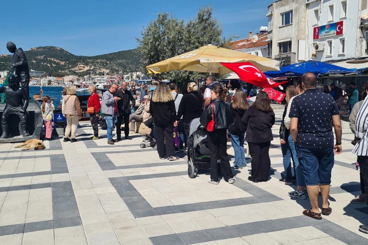 İzmir Foça'da Başbuğ Türkeş'e lokma hayrı