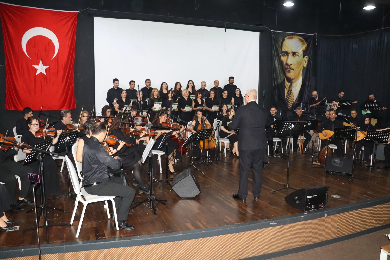 Maarif Orkestrası Konseri büyüledi