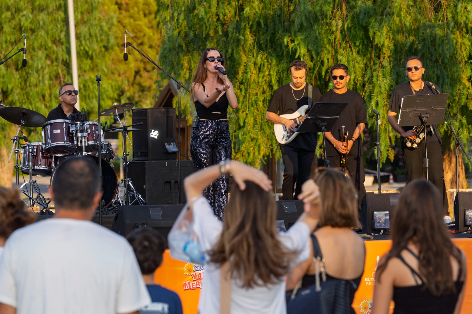 İzmirliler “Yaza Merhaba” dedi