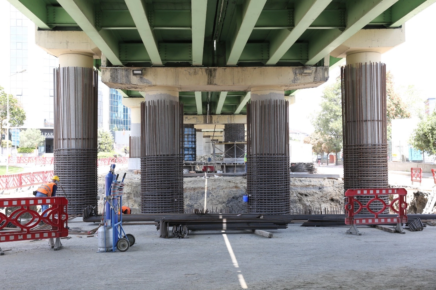 İstanbul'da M1 metro hattının viyadükleri afete karşı güçlendiriliyor